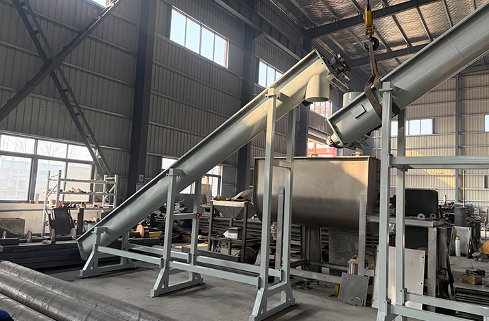 雙螺旋搭接上料機(jī)破解玻璃鋼粉末堵料難題